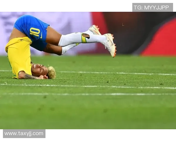 足球明星街头炫技视频引发热议球迷疯狂点赞与讨论