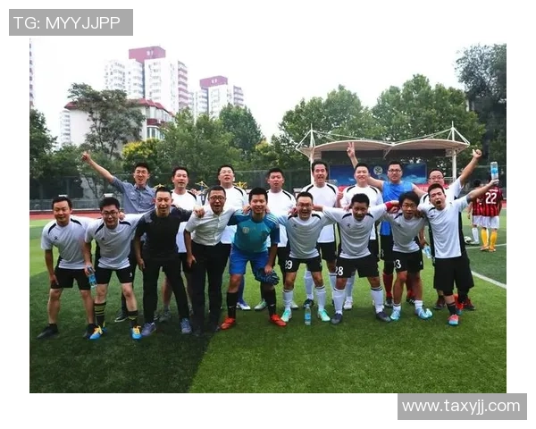 南京足球队荣登足球战术排行榜第三名展现出色战术实力与团队协作能力