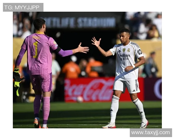 足球盾牌的荣耀与梦想探寻足球文化的深厚底蕴与未来发展之路 足球盾牌的荣耀与梦想探寻足球文化的深厚底蕴与未来发展之路